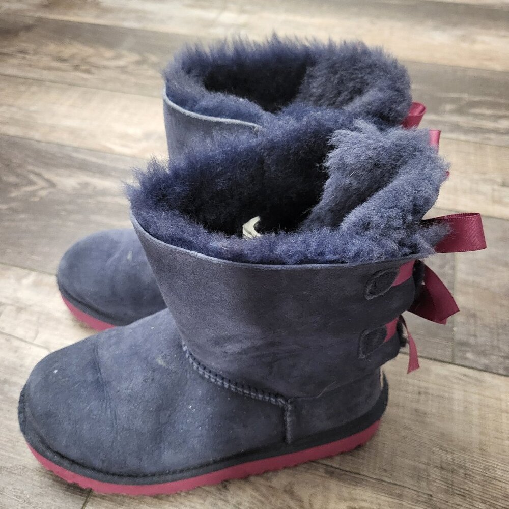 Ugg Bailey Bow II in Navy and Pink w/ Sheepskin lining Kids US Size2